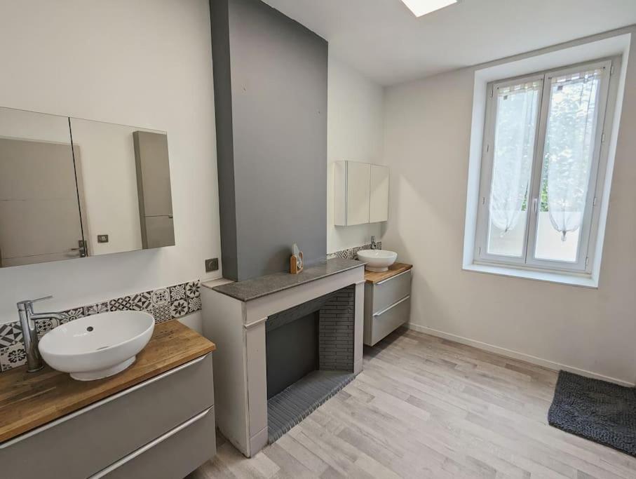 A 5Mn De La Reserve Africaine, Charmante Maison De Village Avec Patio 씨쟝 외부 사진