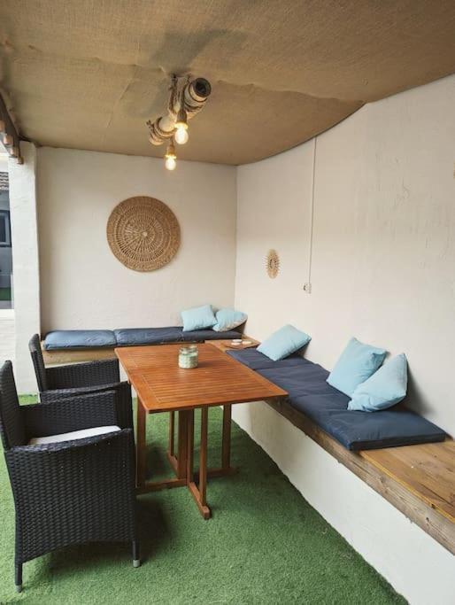 A 5Mn De La Reserve Africaine, Charmante Maison De Village Avec Patio 씨쟝 외부 사진